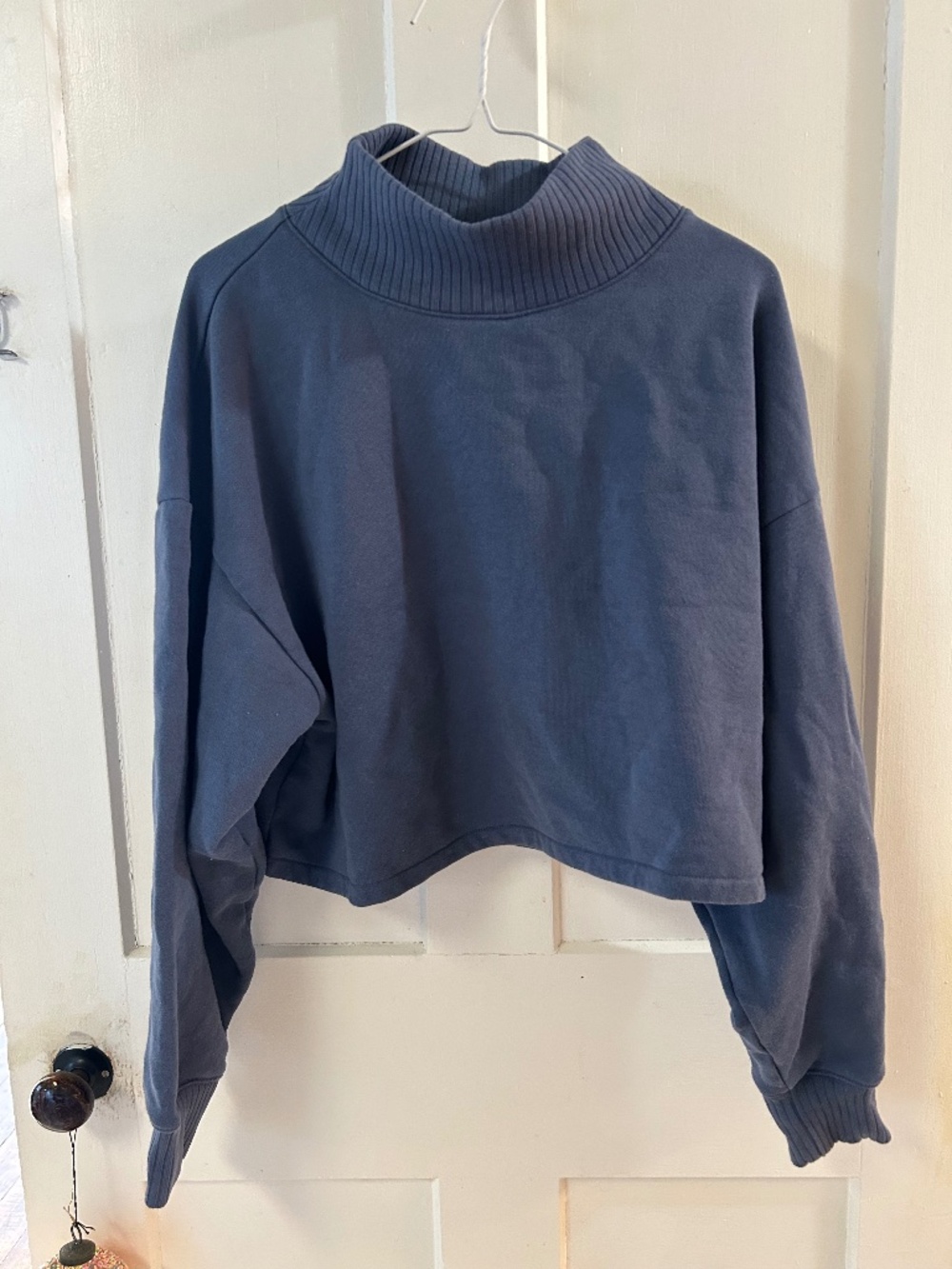 ALO Cropped Mock Neck Sweatshirt